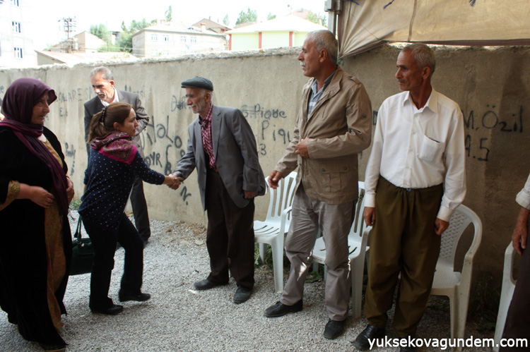 Süleyman öğretmeninin taziyesine kitlesel ziyaret 5