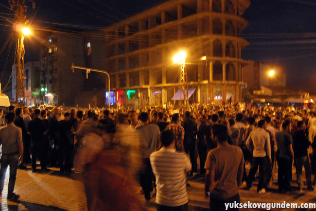 Yüksekova'da hava saldırıları ile gözaltılara tepki yürüyüşü 12