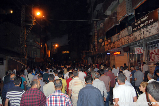 Yüksekova'da hava saldırıları ile gözaltılara tepki yürüyüşü 6