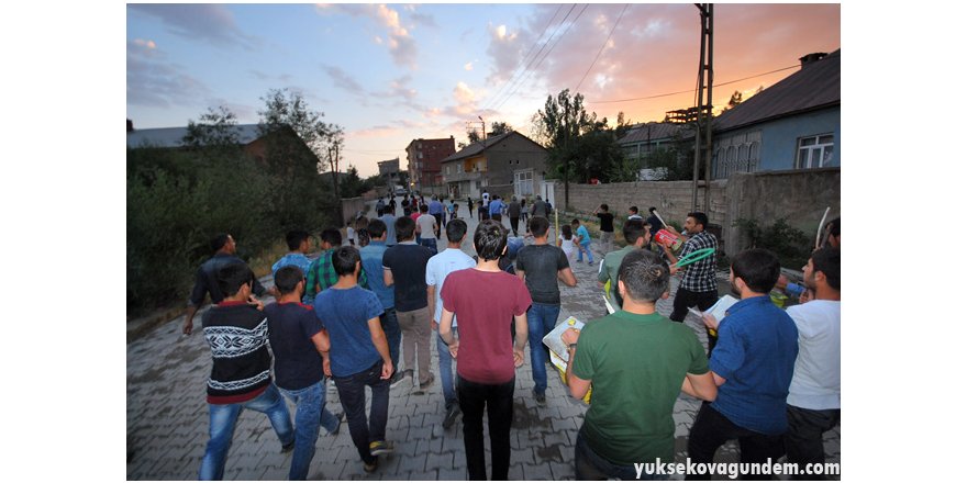 Yüksekova'da hava saldırıları ile gözaltılara tepki yürüyüşü