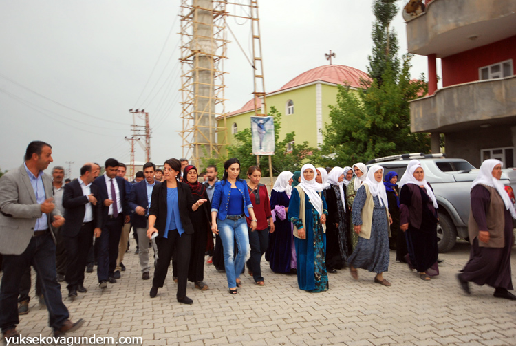 HDP ve DBP heyeti Yüksekova'da temaslarda bulundu 5