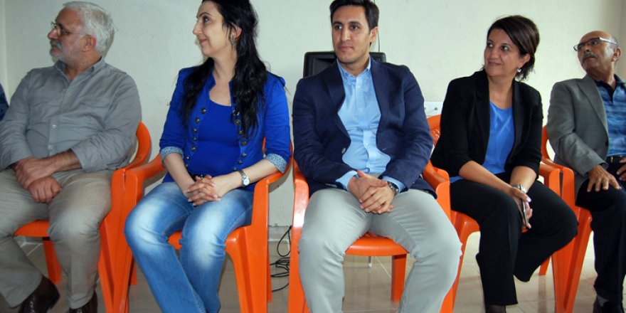 HDP ve DBP heyeti Yüksekova'da temaslarda bulundu