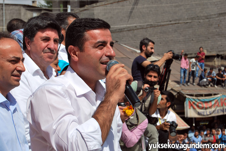 Selahattin Demirtaş Yüksekova'da 80