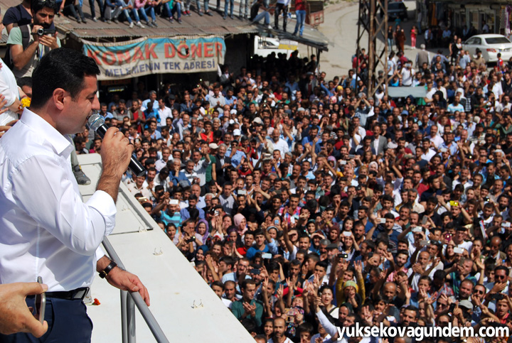 Selahattin Demirtaş Yüksekova'da 82