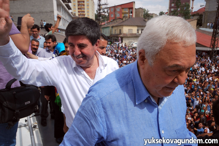 Selahattin Demirtaş Yüksekova'da 98