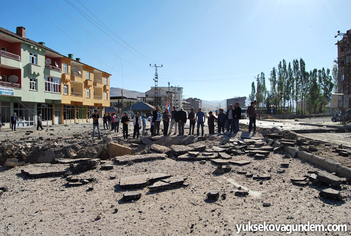 Yüksekova'da zırhlı araç geçişi sırasında patlama 15