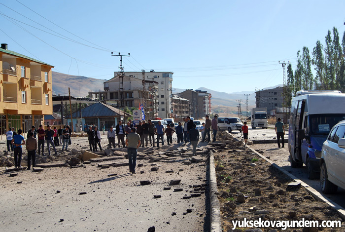 Yüksekova'da zırhlı araç geçişi sırasında patlama 16