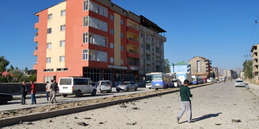 Yüksekova'da zırhlı araç geçişi sırasında patlama