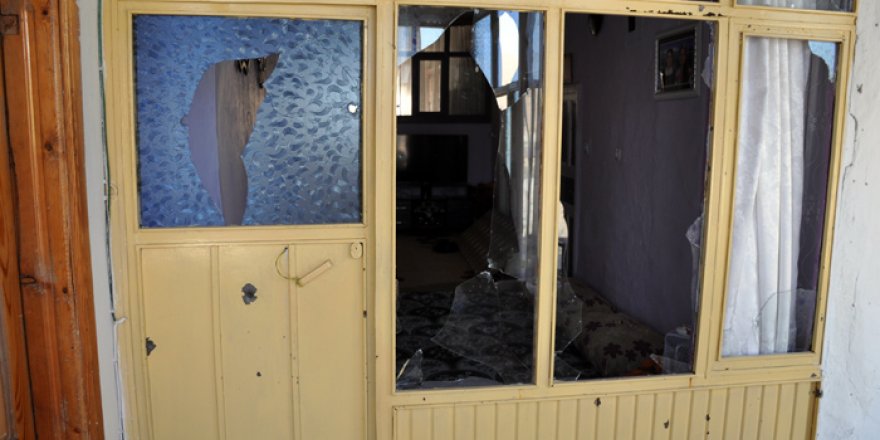 Yüksekova'da birçok ev hasar gördü