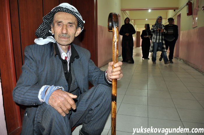 Yüksekova'da oy kullanma işlemi sürüyor 10