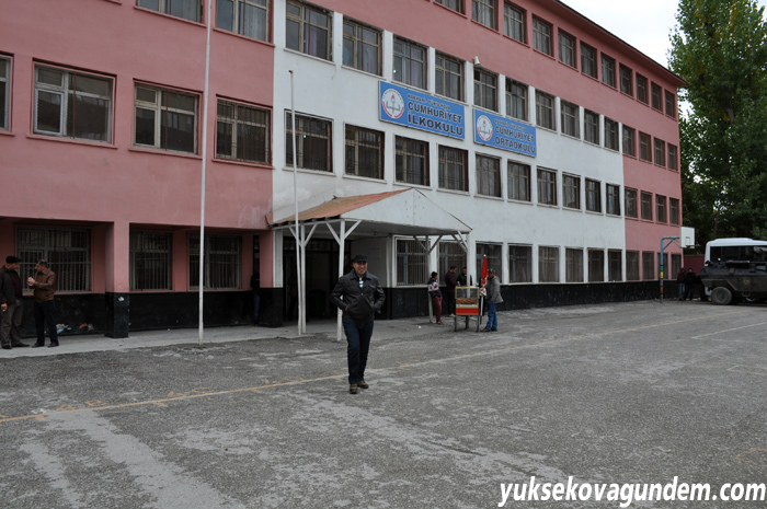 Yüksekova'da oy kullanma işlemi sürüyor 8