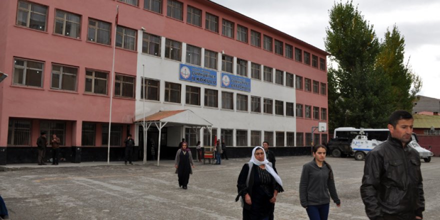 Yüksekova'da oy kullanma işlemi sürüyor