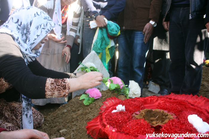Noyan ile Arıcı Yüksekova’da toprağa verildi 13