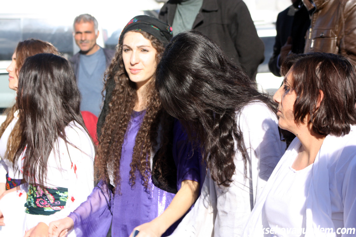 Yüksekova'da 'kadın şiddetine' karşı yürüyüş düzenlendi 1