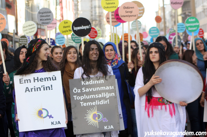Yüksekova'da 'kadın şiddetine' karşı yürüyüş düzenlendi 8