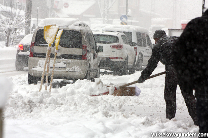 Yüksekova'ya yılın ilk karı düştü 18