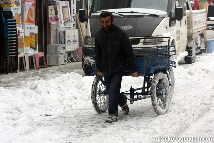 Yüksekova Kar'a Gömüldü 14