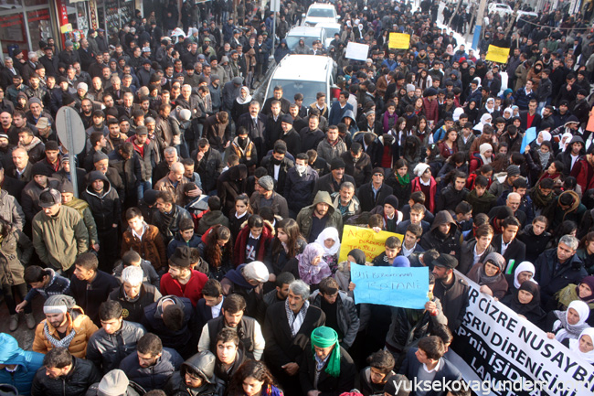 Yüksekova'da sokağa çıkma yasakları protesto edildi 6