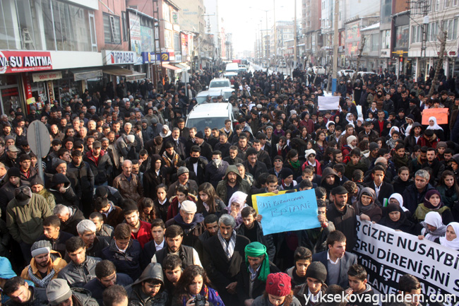 Yüksekova'da sokağa çıkma yasakları protesto edildi 7