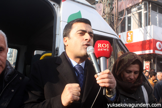 Yüksekova'da sokağa çıkma yasakları protesto edildi 8