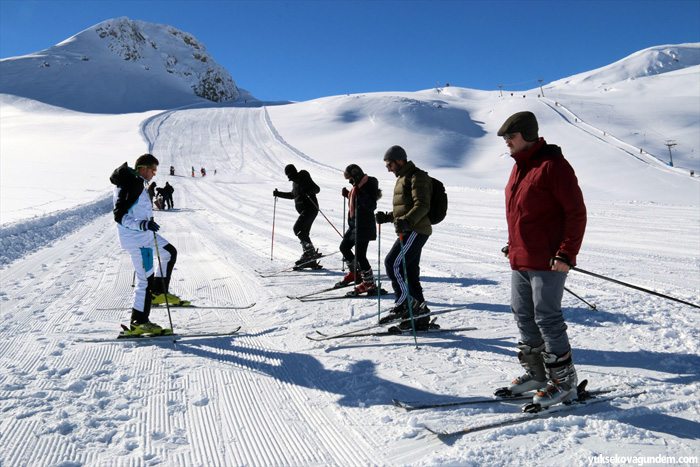 Hakkari'de Kayak Yarışması 9
