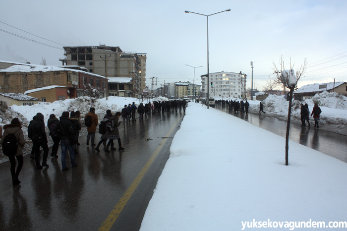 Yüksekovalı öğrenciler üst geçit bekliyor 4