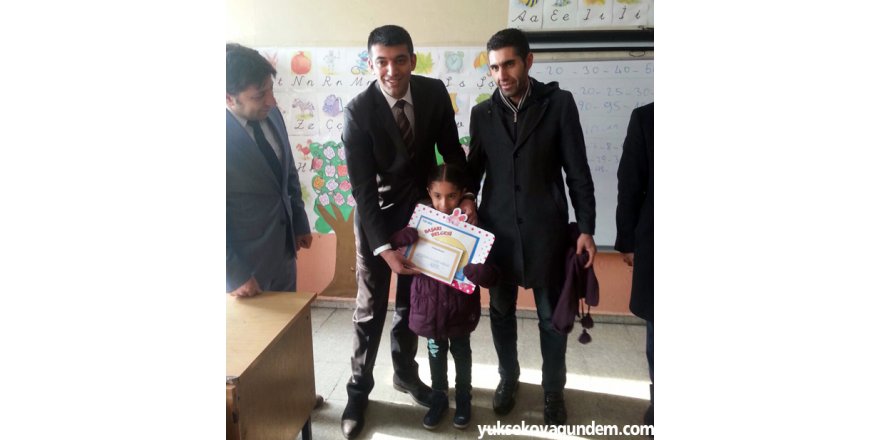 Yüksekova'da karne sevinci