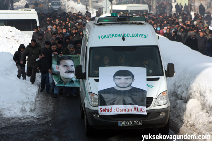 Alıcı Yüksekova'da toprağa verildi 15
