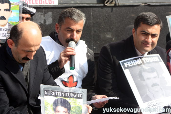 Kayıp yakınlarından oturma eylemi 11