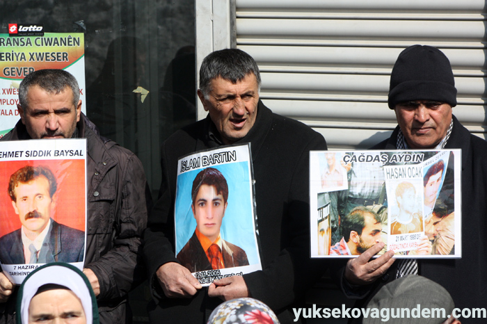 Kayıp yakınlarından oturma eylemi 13