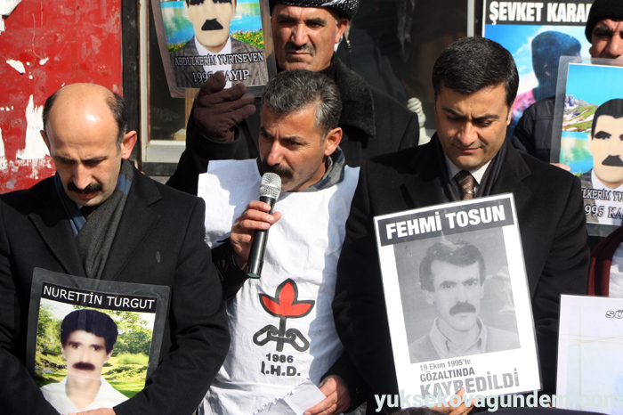 Kayıp yakınlarından oturma eylemi 16