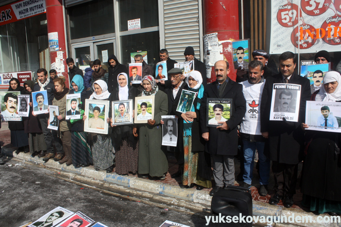 Kayıp yakınlarından oturma eylemi 9