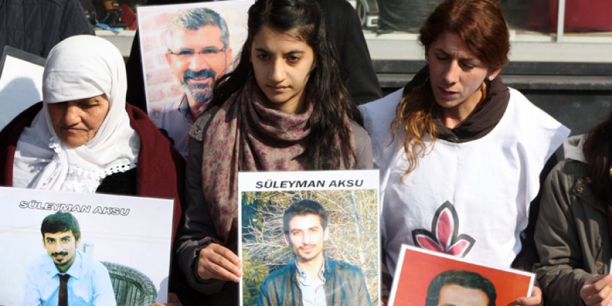 Kayıp yakınlarından oturma eylemi