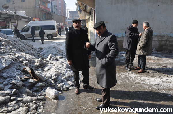 Yüksekova'da buz küreme ve kar temizleme çalışması 8