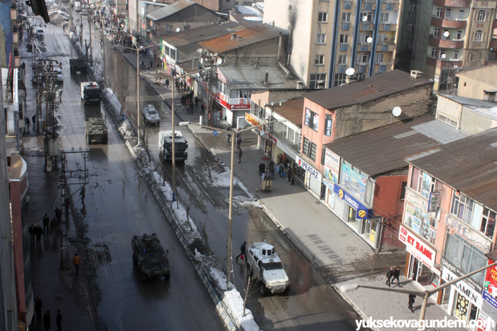 Yüksekova'da basın açıklamasına polis müdahalesi 10
