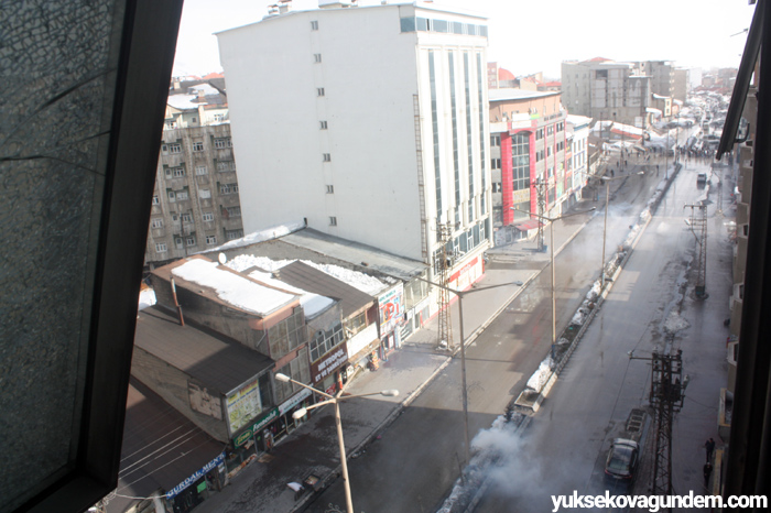 Yüksekova'da basın açıklamasına polis müdahalesi 11