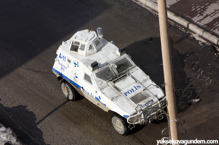 Yüksekova'da basın açıklamasına polis müdahalesi 3