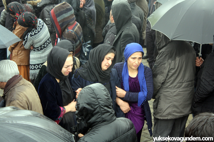 Diri, Yüksekova'da topağa verildi 8