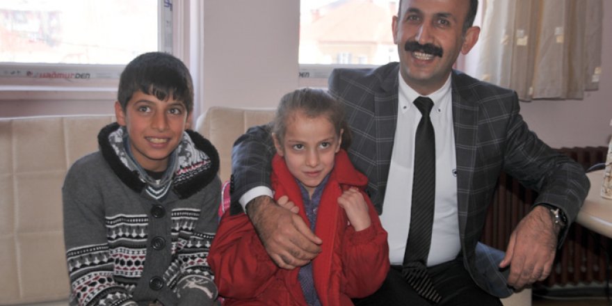 Akdoğan Yüksekova'daki okulları ziyaret etti