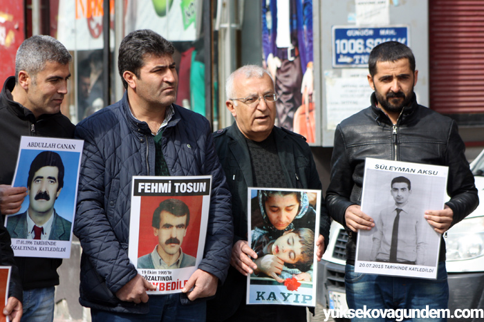 Kayıp yakınları: Buradaki fotoğrafların çoğalmaması için oturuyoruz 1