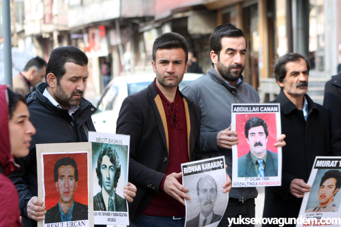 Kayıp yakınları: Buradaki fotoğrafların çoğalmaması için oturuyoruz 11
