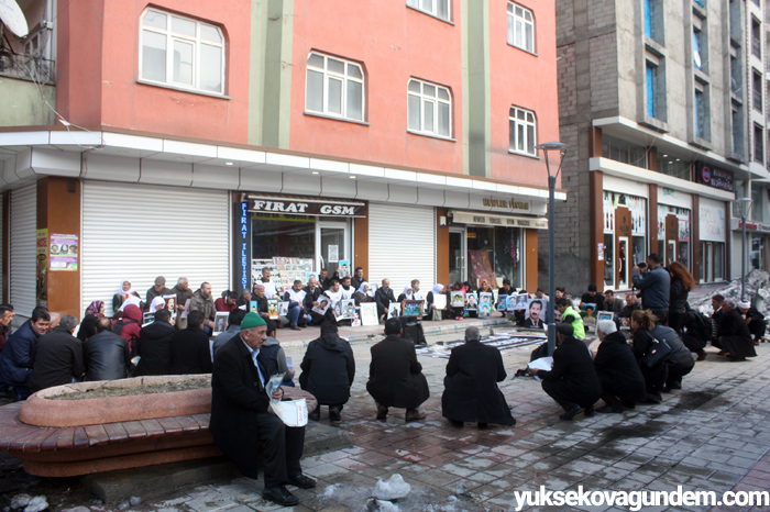 Kayıp yakınları: Buradaki fotoğrafların çoğalmaması için oturuyoruz 24