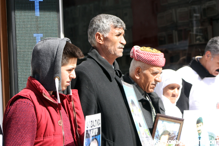 Kayıp yakınları: Buradaki fotoğrafların çoğalmaması için oturuyoruz 3