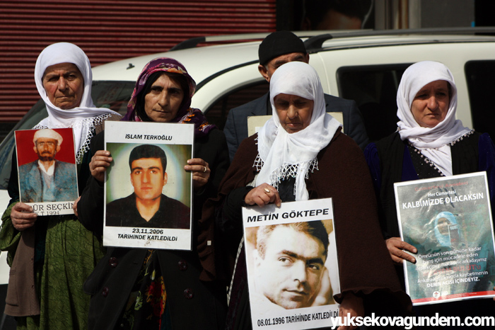 Kayıp yakınları: Buradaki fotoğrafların çoğalmaması için oturuyoruz 7