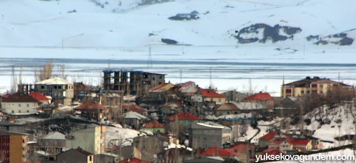 Yüksekova’da top atışları birçok eve isabet etti 2