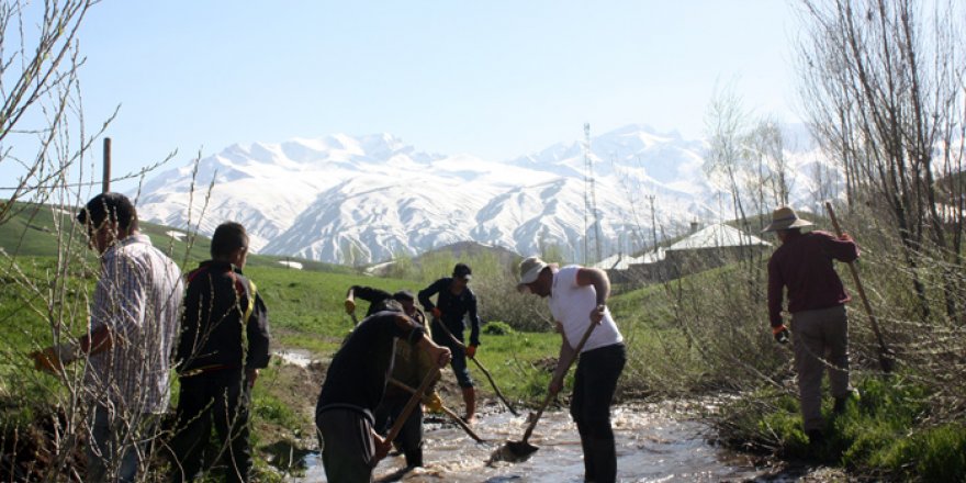 Yasaklı ilçenin köylerinde hayat devam ediyor