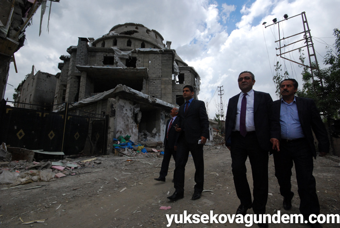 CHP Milletvekili Tanrıkulu Yüksekova'da incelemelerde bulundu 44