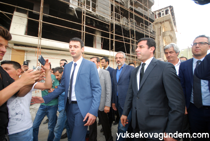 Selahattin Demirtaş Yüksekova'ya geldi 10