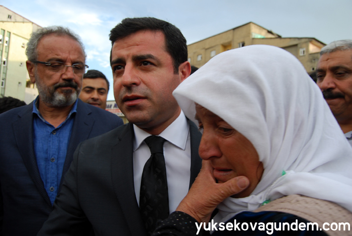 Selahattin Demirtaş Yüksekova'ya geldi 16