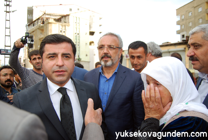 Selahattin Demirtaş Yüksekova'ya geldi 17
